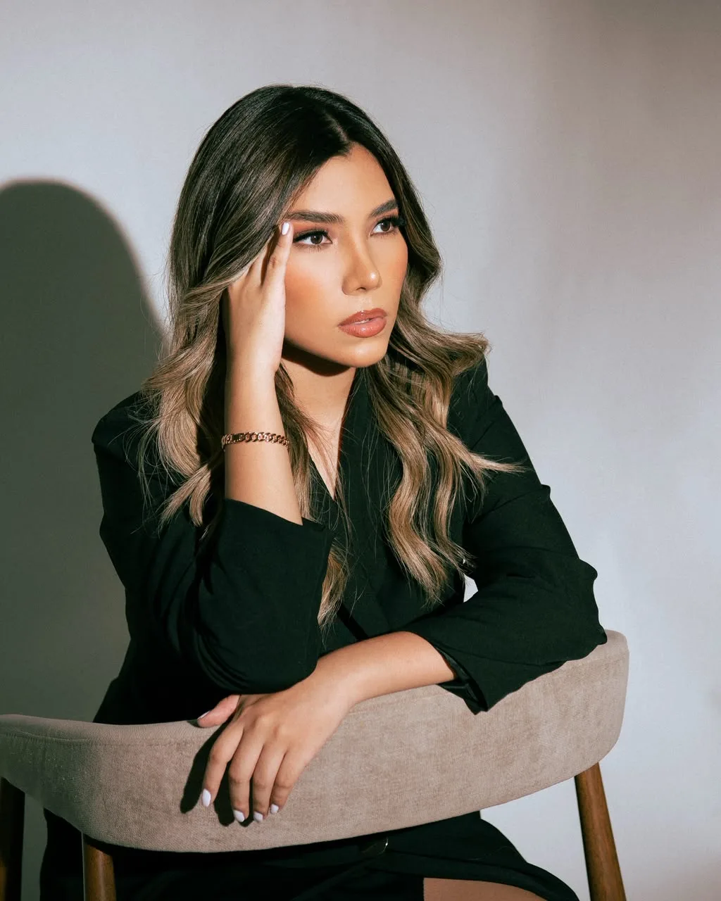 Kristel Claros Camacho en sesión de estudio